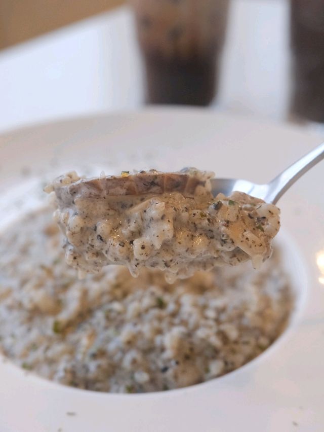 鬧市中央樓上cafe。隱藏超正開心果甜品
