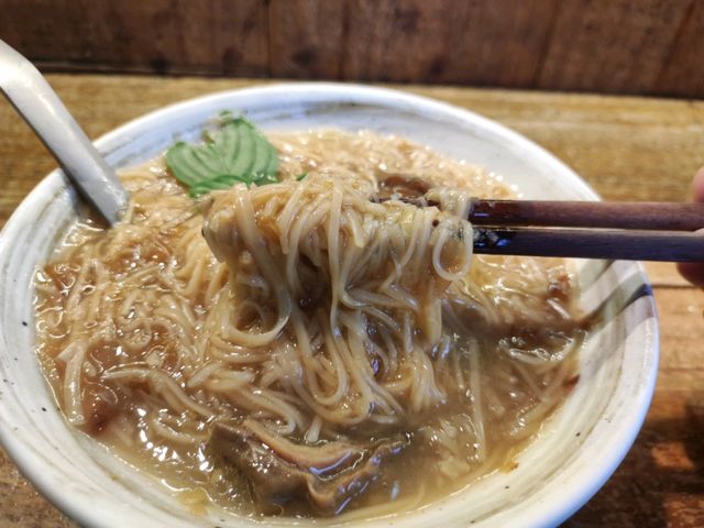 ร้านก๋วยเตี๋ยวชิคๆ ในย่านวัยรุ่นไต้หวัน
