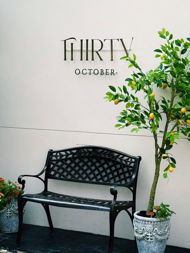 30 October Coffee & Bar : คาเฟ่สไตล์ยุโรป