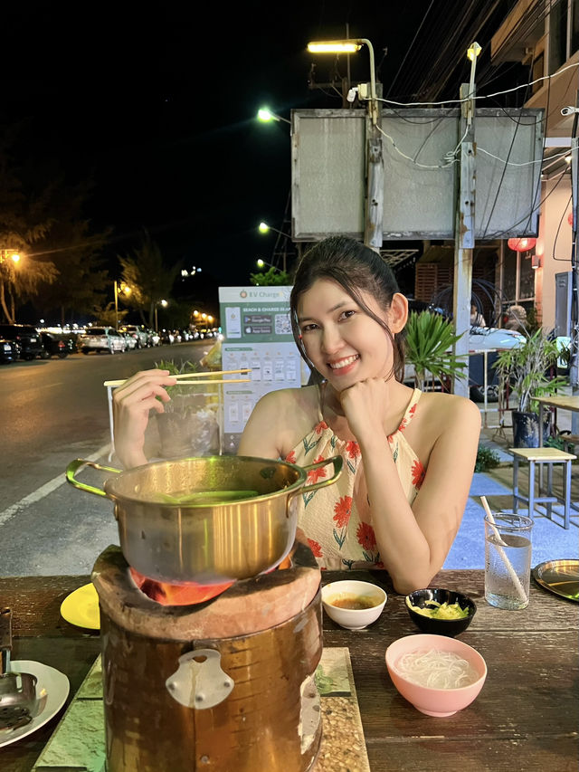 ร้านแจ่วฮ้อน บรรยากาศดีติดทะเลอ่าวประจวบ