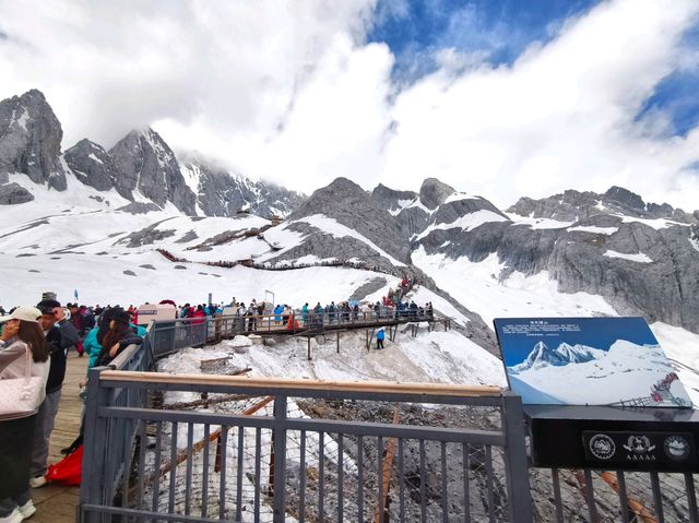 The Icy Majesty of Yulong: A View Worth the Crowds