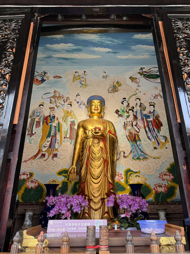 Serene temple next to busy Taikoo Li