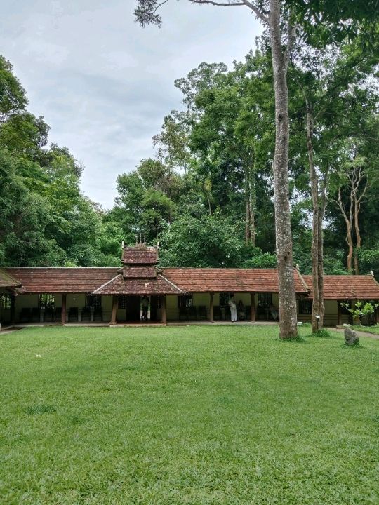 วัดผาลาดวัดสวยกลางป่าท่ามกลางธรรมชาติ เชิงดอยสุเทพ