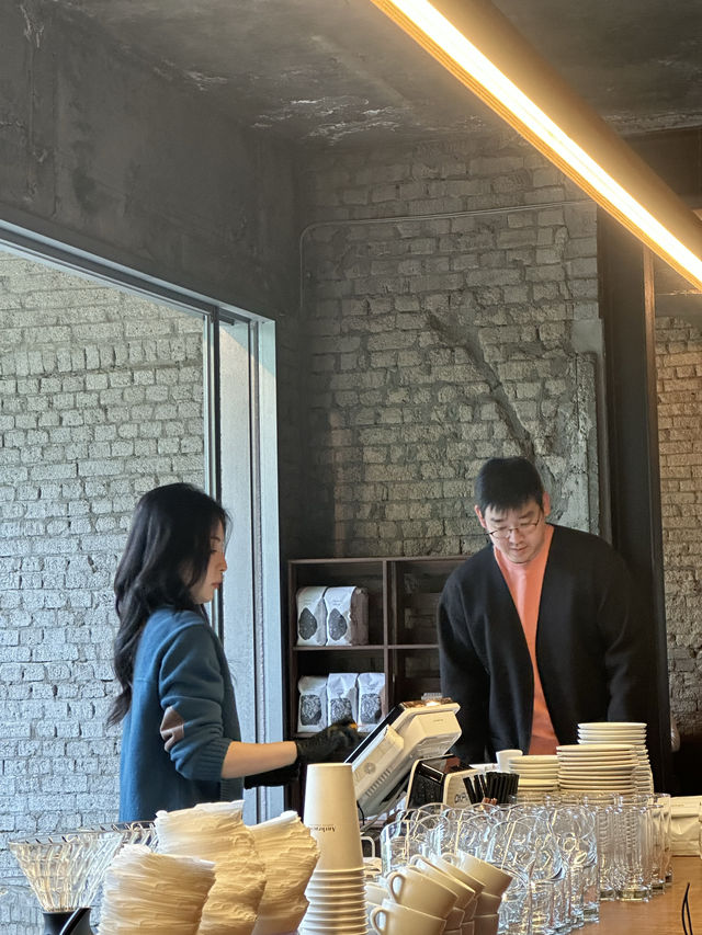 A Visit to Anthracite Cafe: Seoul’s Coffee Haven 🇰🇷☕️