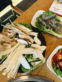 อิ่มอร่อยที่ร้าน Red sun square กลางเมืองลี่เจียง