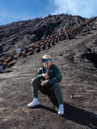【前往 Mt. Bromo 的路上，不只是一段「交通」🚙🗻】 這趟不是單純的移動，而是一場穿越火山沙海的冒險旅程。