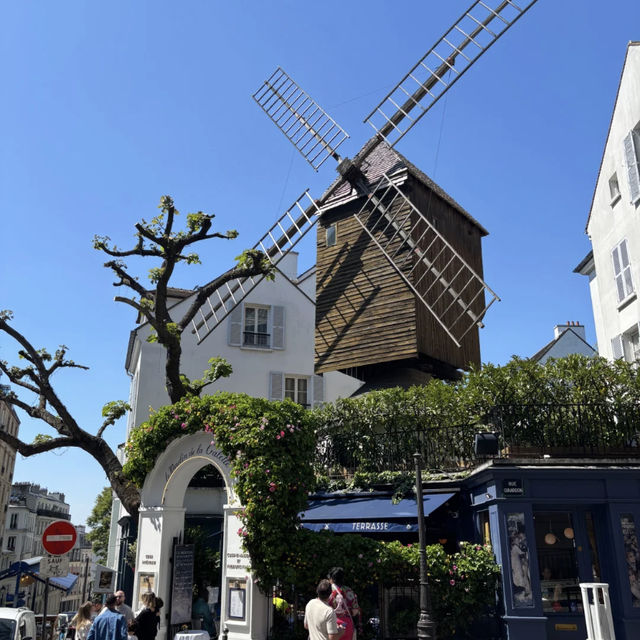 Montmartre, Paris: Romance with a Sharp Edge ✨🎨