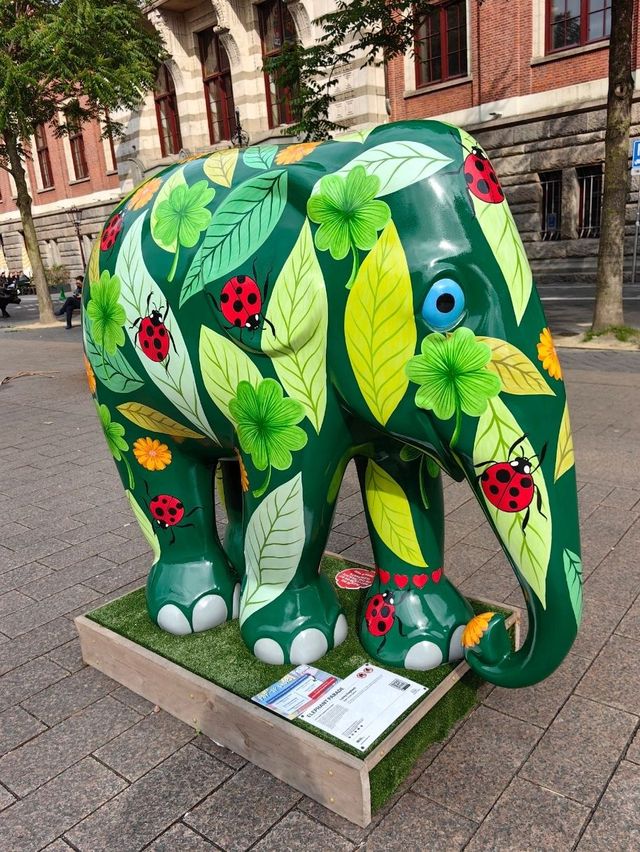慶祝阿姆斯特丹建城750 週年的Elephant Parade