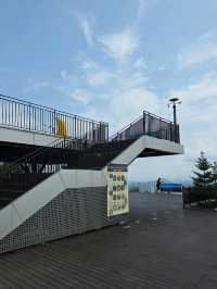 하늘과 호수를 품은 제천 비봉산 전망대