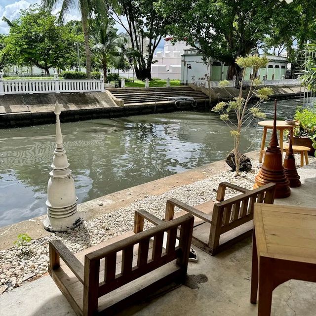 beautiful cafe 