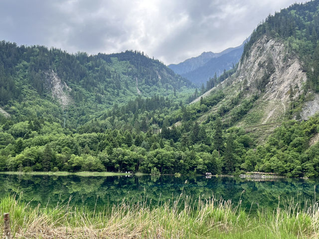  🌈 Jiuzhaigou Must-Visit Tips – Nature, Waterfalls & What to Skip