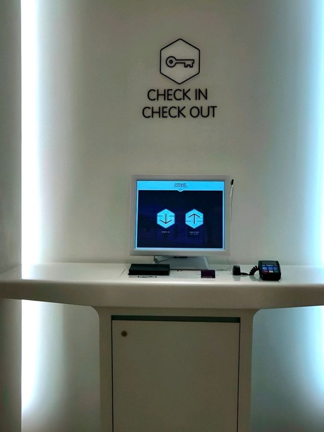 Comfort & Affordable Stay with a Tech Twist at YOTEL Singapore. 