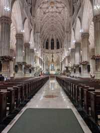 St. Patrick’s Cathedral：高樓叢林中的哥德式奇蹟