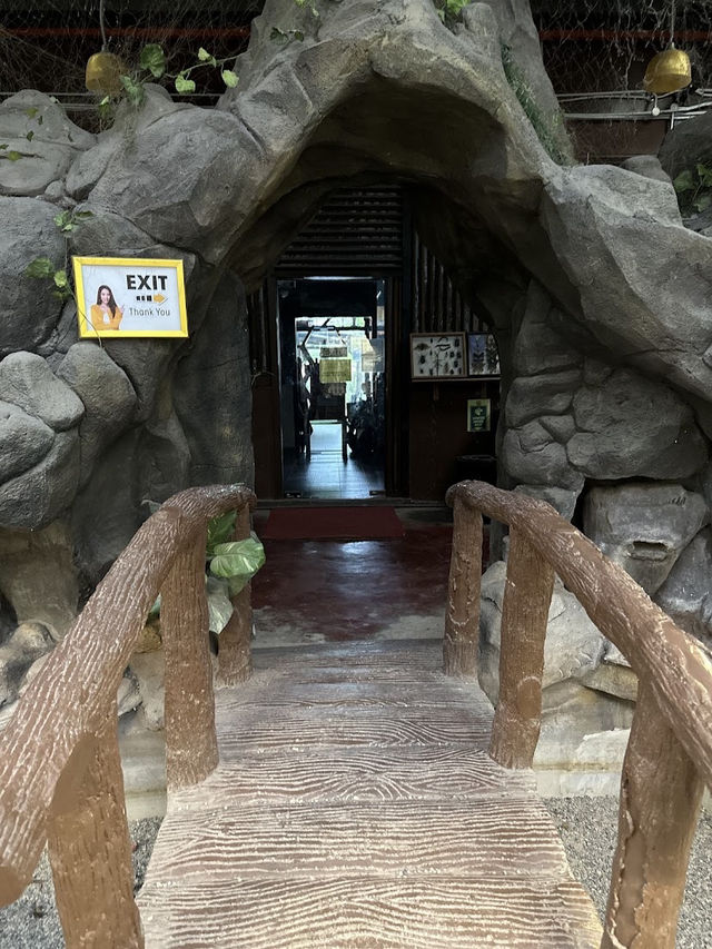 Happy Bee Farm & Insect World, A Buzzing Blend of Nature and Discovery