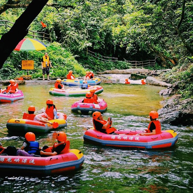 中國廣東遊龍峽漂流遊玩攻略，適合夏天親子遊