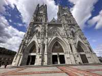 【ヴォト国立大聖堂｜Basilica del Voto Nacional】
