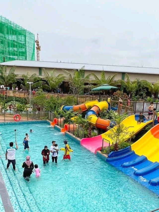 🌈💦 Get Ready to Scream, Splash & Smile – SplashMania at Gamuda Cove! 🎢🌴