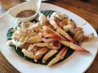 アムパワーで出会った、やさしい味のタイ料理。Khao Mai Pla Manで、静かな水辺のひとときを。🌿🍴