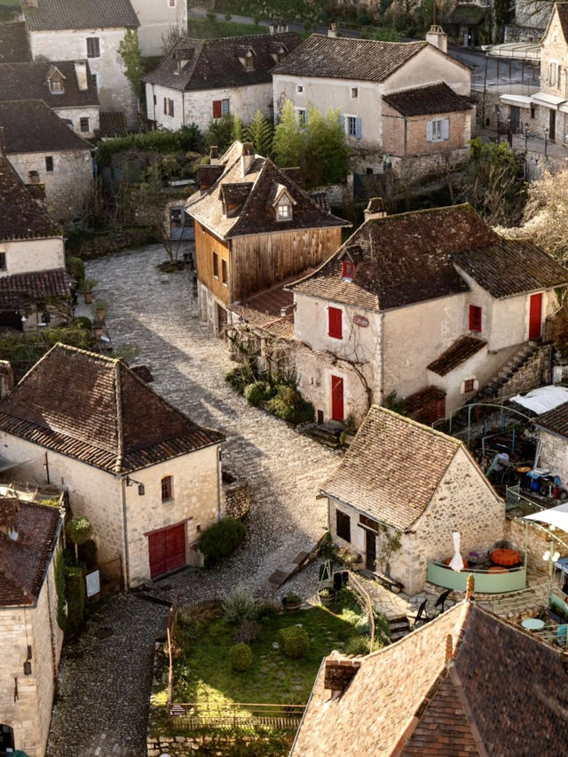 🇫🇷 法国中世纪小城｜Saint-Cirq-Lapopie 聖西爾拉波皮：懸崖上的詩意村落