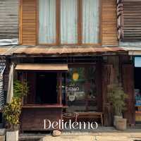 คาเฟ่คราฟต์เบเกอรี่ สไตล์บ้านไม้สุดโฮมมี่ จ.นครปฐม
