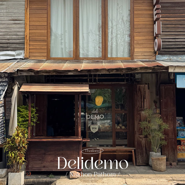 คาเฟ่คราฟต์เบเกอรี่ สไตล์บ้านไม้สุดโฮมมี่ จ.นครปฐม