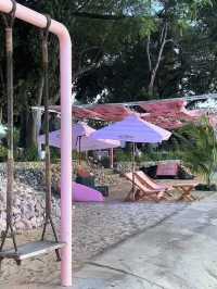 The Sky River Club บีชบาร์สีชมพูสุดคิวท์ริมน้ำกาญ