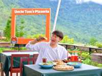 ร้านพิซซ่าท่ามกลางวิวภูเขา