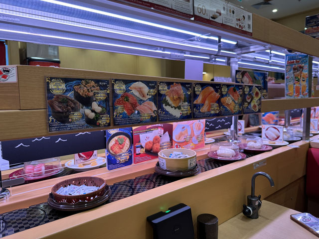 【スシロー チェンマイ店｜“ついに北タイにも上陸！チェンマイで本格回転寿司”】