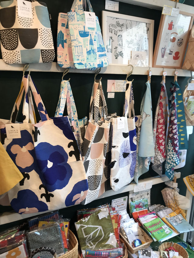 【鎌倉　小町通り、御成通りで北欧と和の折衷】