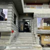 Warmth in Layers & Loaves – My Visit to Oats Coffee, Yeonnam‑dong, Seoul