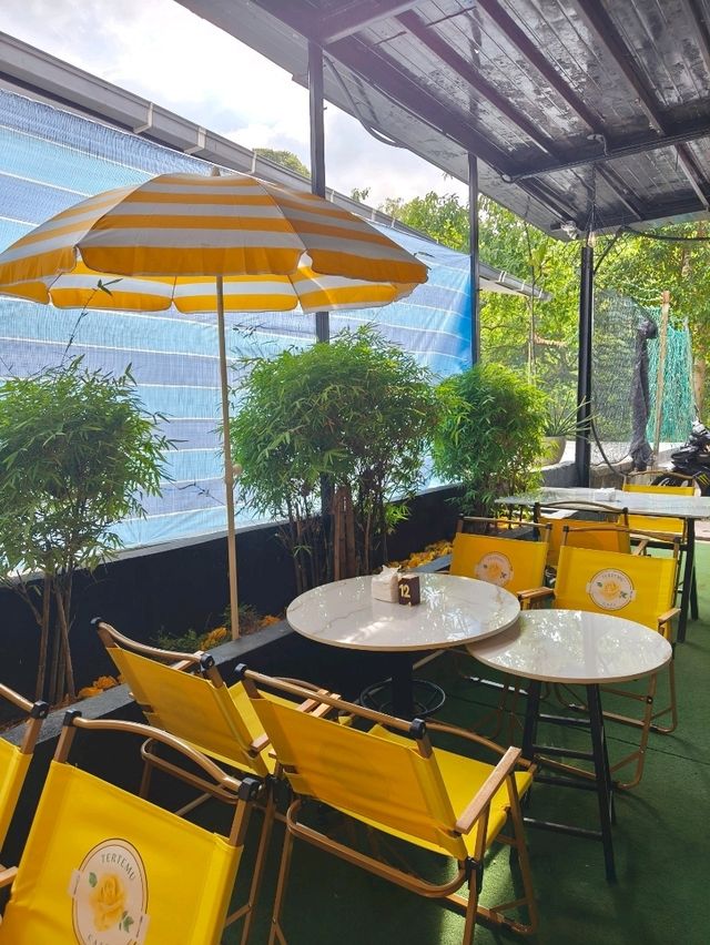Yellow Vibes + Tea Time = Perfect Afternoon in Desaru