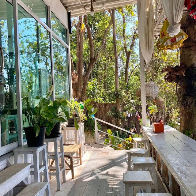 ☕️✨ Faya Cafe’ Sangkhlaburi – คาเฟ่มินิมอล 