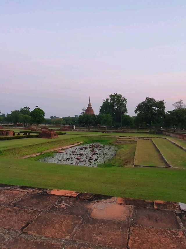 Sukhothai's Ghost General: War Dust, Crickeg Psalms And Art Of Surrender