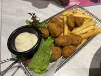 🍽️ Dinner at COLLIN’S® Marina Square – Hearty Plates, Laid-Back Vibes