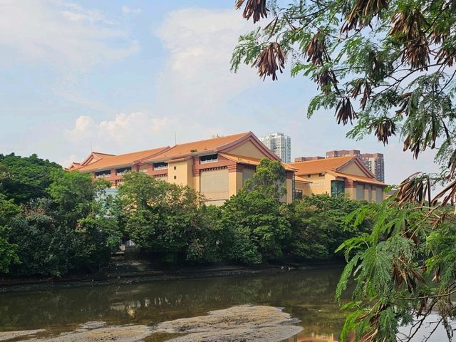 座落於城門河旁的香港文化博物館，免費體驗文化氣息。