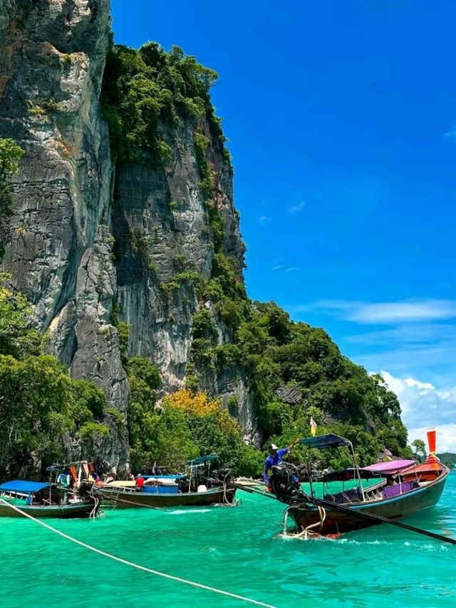 Paradise Found! 🏝️ Our Unforgettable Phi Phi Island Cruise!