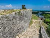 沖繩 | 勝連城跡,懸崖之上的十五世紀城堡