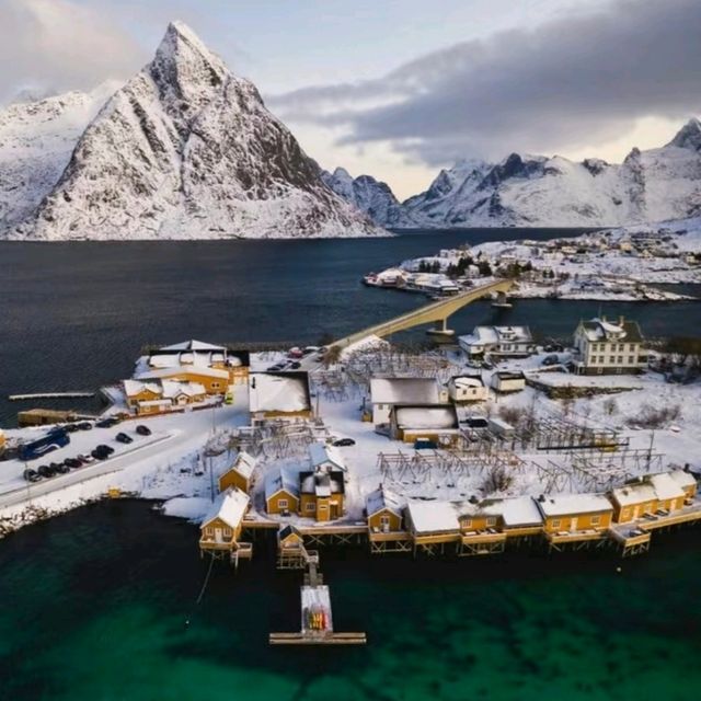 挪威羅弗敦群島的極光衝浪