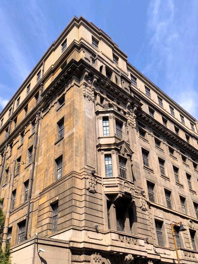 ตึกในย่านฮิตเซี่ยงไฮ้ 🏙️ The Bund กลางวันสวยสะกด! ตึกในย่านฮิตเซี่ยงไฮ้ 🏙️ The Bund กลางวันสวยสะกด!