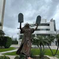 Crystal Cathedral – A Modern Icon of Faith and Architecture