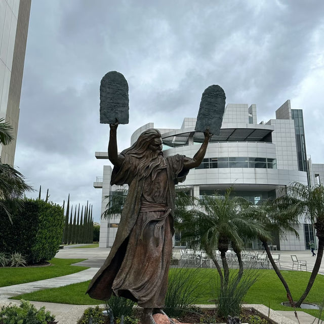 Crystal Cathedral – A Modern Icon of Faith and Architecture