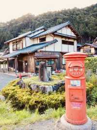 🏡「時光慢下來，走進茅草屋的田園故事。」