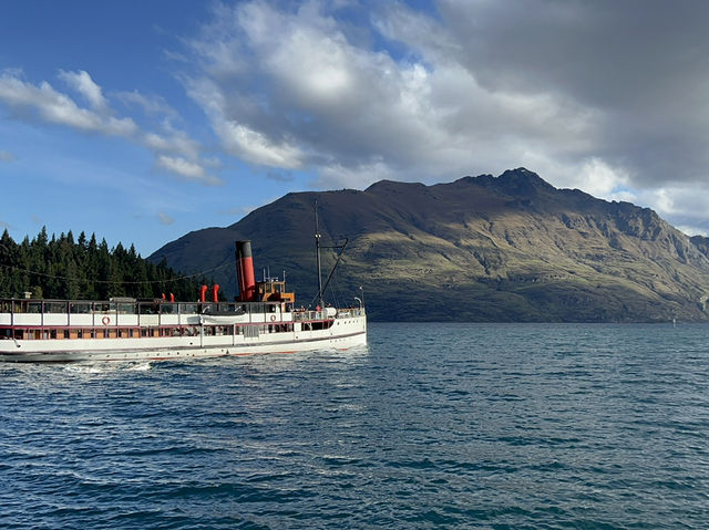 紐西蘭旅遊景點—🌳 Earnslaw Park｜皇后鎮湖畔的悠閒角落