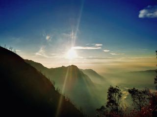 Volcanic Nights and Morning Sea of Clouds: Breathing in Harmony with Nature