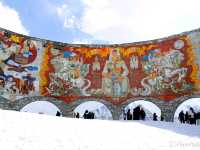 【ジョージア】悪魔の谷にある「ロシア・グルジア友好のモニュメント」