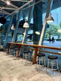 🌇 Stylish & Spacious: Brooklyn Roasting Company at Tokyo International Forum