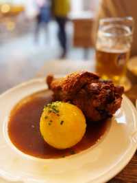 Satisfying lunch at Hofbräuhaus München