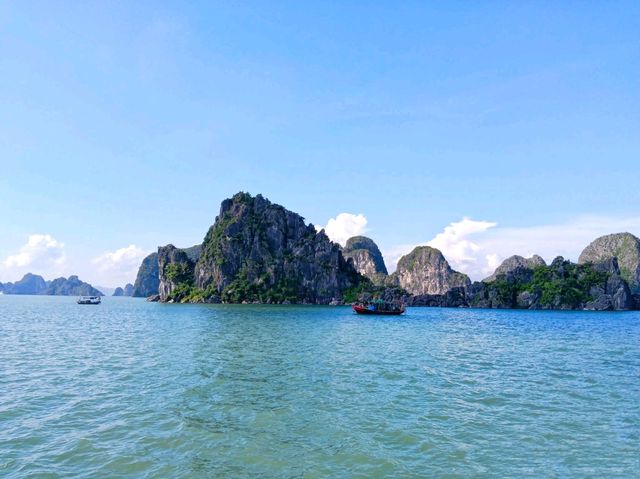 อ่าวฮาลอง (Ha Long Bay) อ่าวฮาลอง (Ha Long Bay)