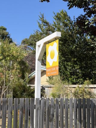 ที่พักแบบ B&B ที่บรรยากาศสบายๆ ที่สุดในเหลยอี้~ อาหารเช้าอร่อยมาก 🧡