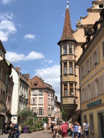 🚶 A colorful and cute city